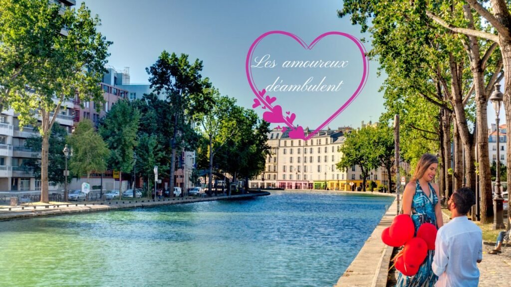 Les amoureux déambulent le long du canal ST Martin à Paris