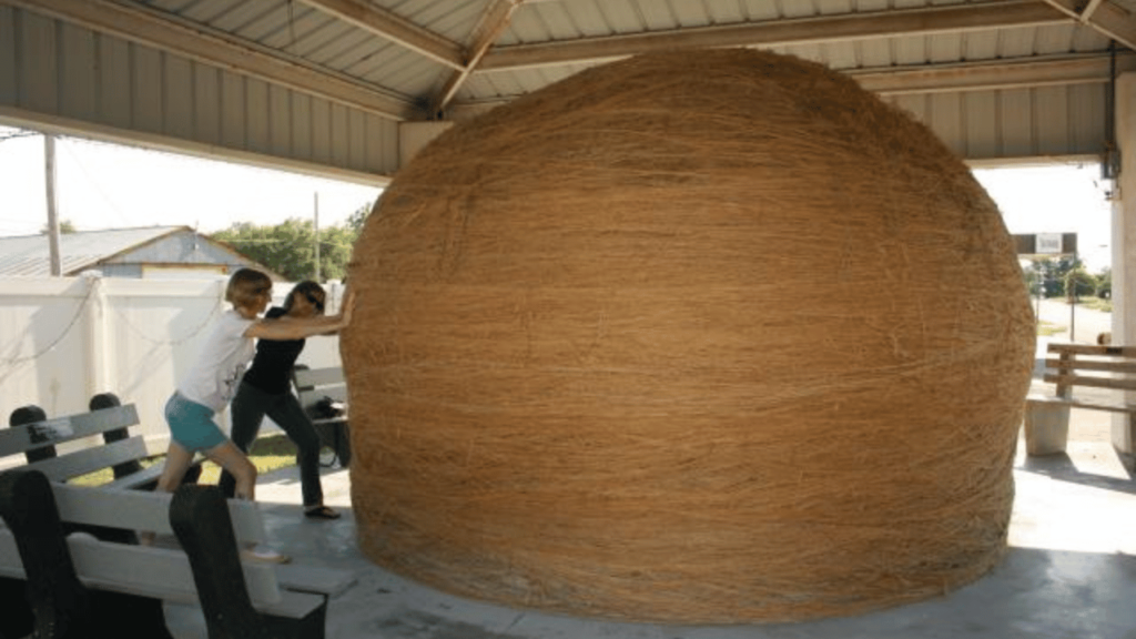 The Largest Ball of Twine, Kansas